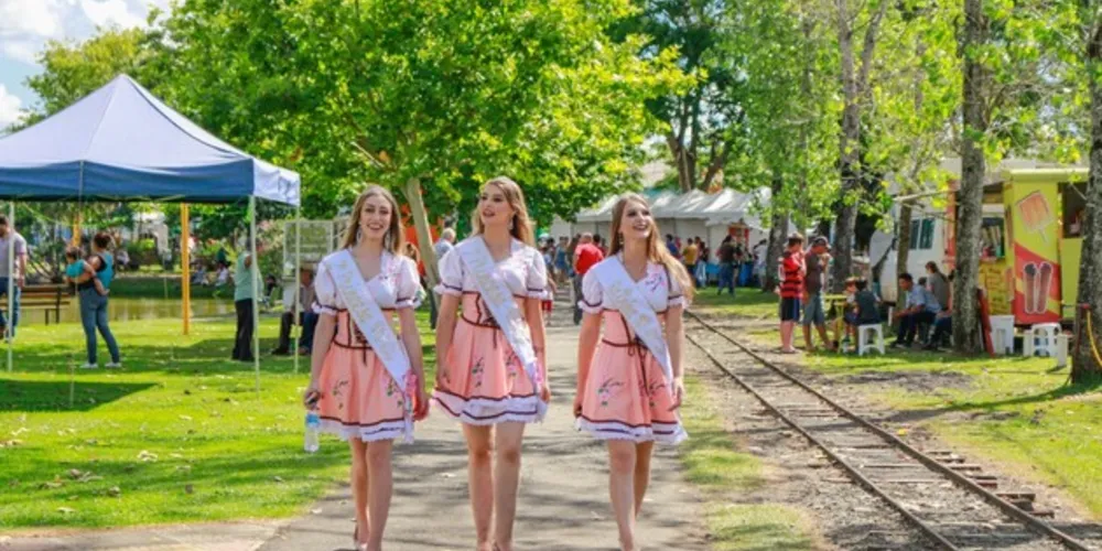 Rainha e princesas da Festa do Pêssego  2018