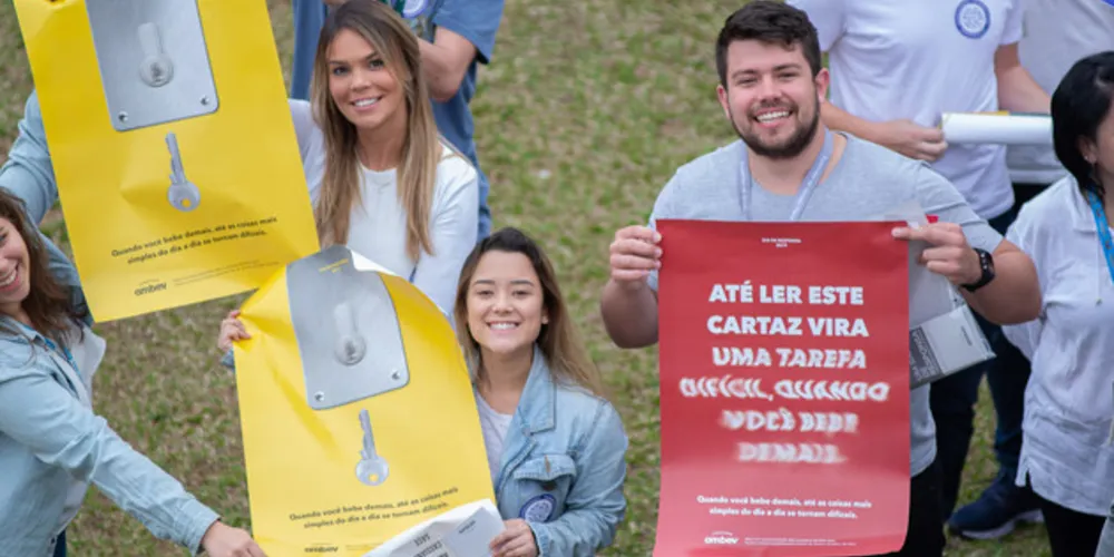 A mobilização, que aconteceu online e também percorreu mais de 1 milhão de pontos de venda em todo o país, marcou a décima edição do Dia de Responsa, data que celebra o compromisso da Cervejaria Ambev com o consumo inteligente de bebidas alcoólicas