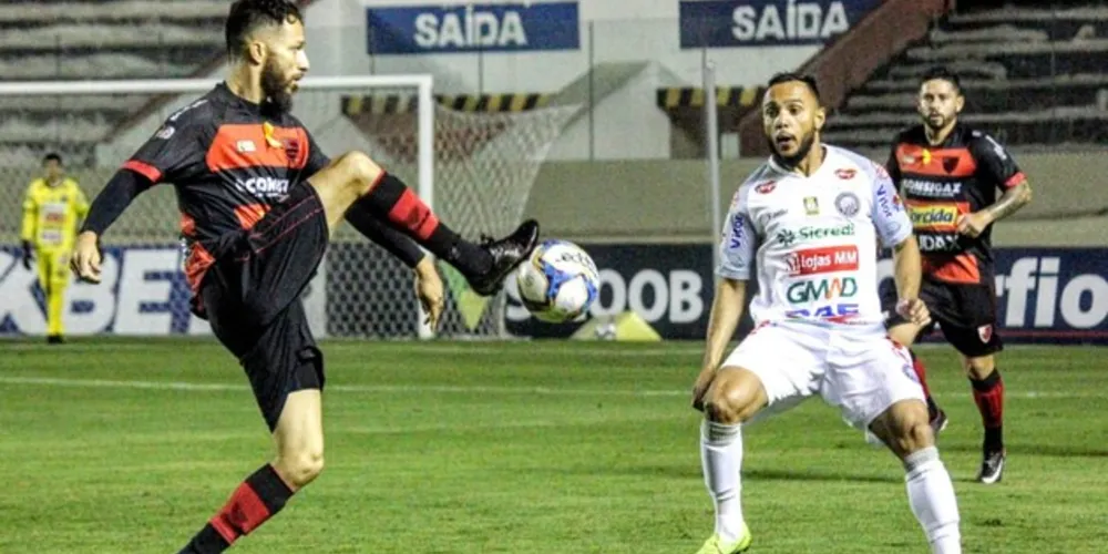Numa noite esquisita e de apatia, o Operário Ferroviário foi derrotado pelo Oeste