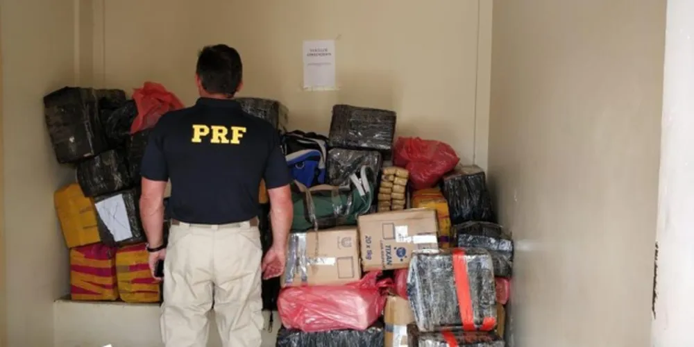 Imagem ilustrativa da imagem PRF apreende uma tonelada de maconha na BR-277