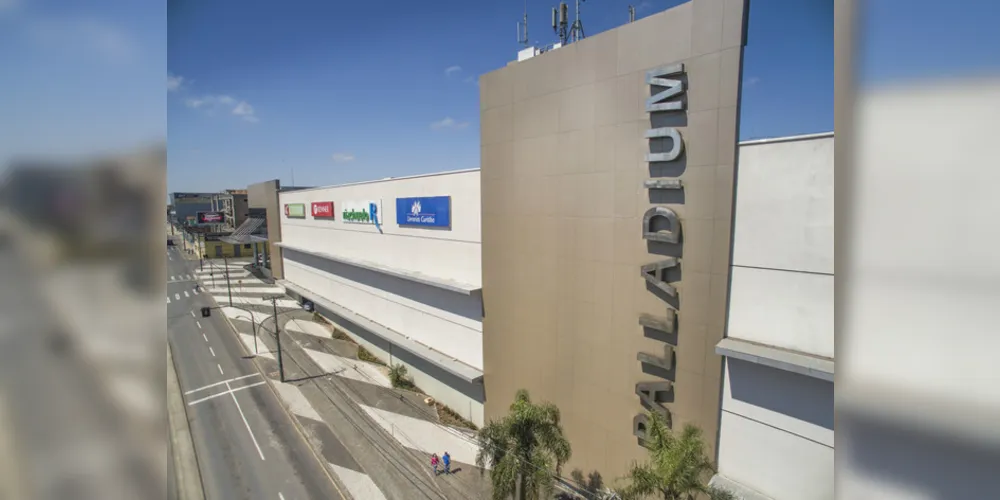 Shoppings abrem das 14h às 20 horas