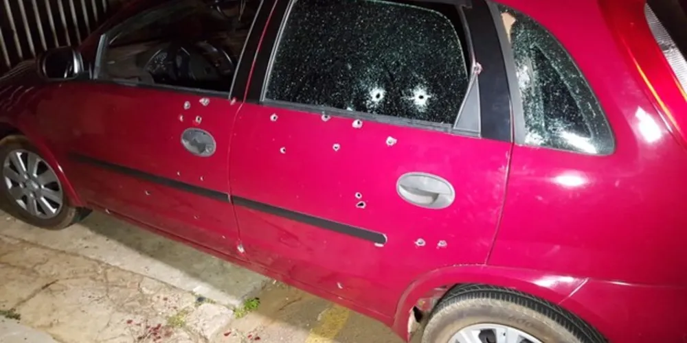 Imagem ilustrativa da imagem Carro de família foi alvo de mais de 50 tiros no Santa Luzia