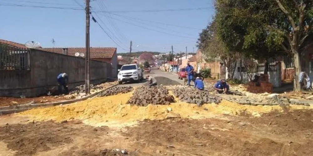Obras são realizadas nas Ruas Durval Athaíde e Avenida Fluviópolis, no Jardim Fluviópolis e Cesário Manoel

