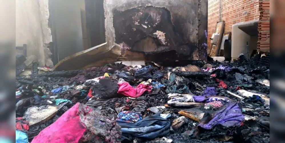 A Família Galarça Silva pede ajuda para reconstruir um dos quartos da casa que pegou fogo depois que a instalação elétrica entrou em curto-circuito