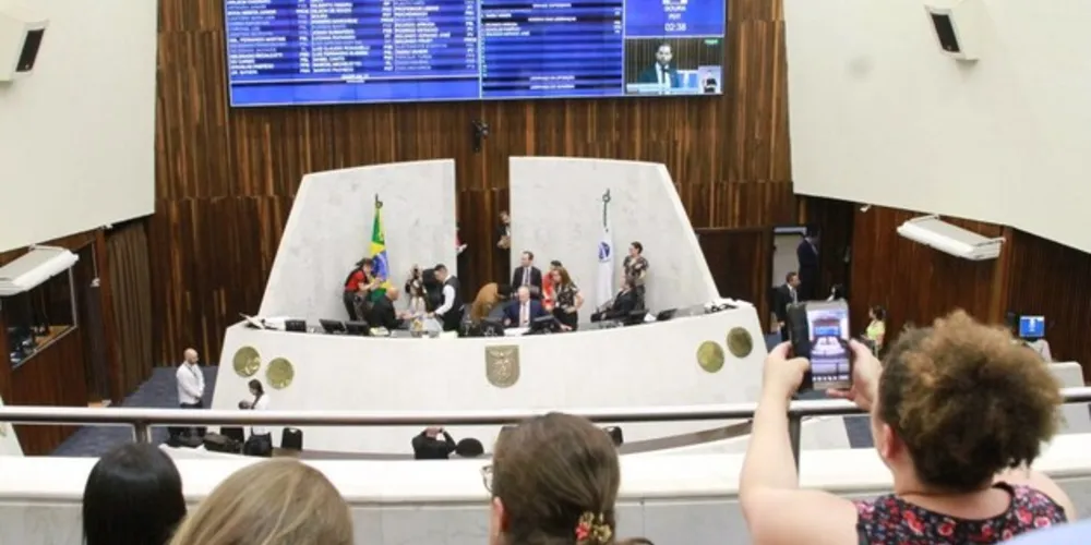 Imagem ilustrativa da imagem Por 27 votos a 21, Alep rejeita o ‘Escola Sem Partido’