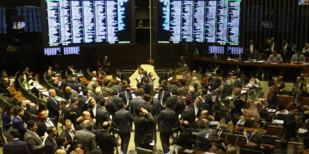 Deputados mantiveram no texto a autorização para diversos usos do Fundo Partidário