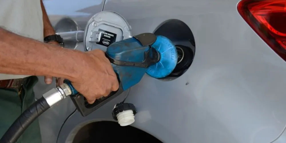 O litro da gasolina foi reajustado em 3,5% 