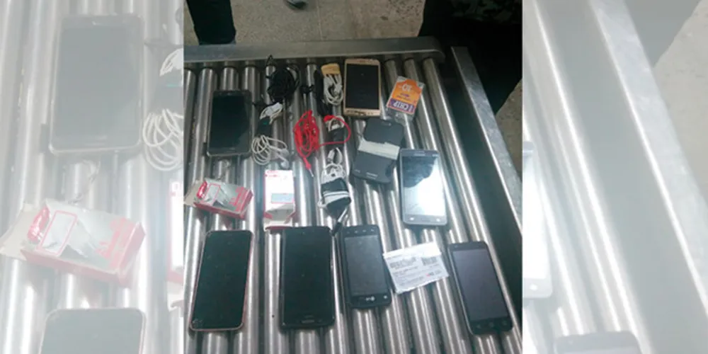 Imagem ilustrativa da imagem Agentes impedem entrada de ‘kit celular’ no cadeião