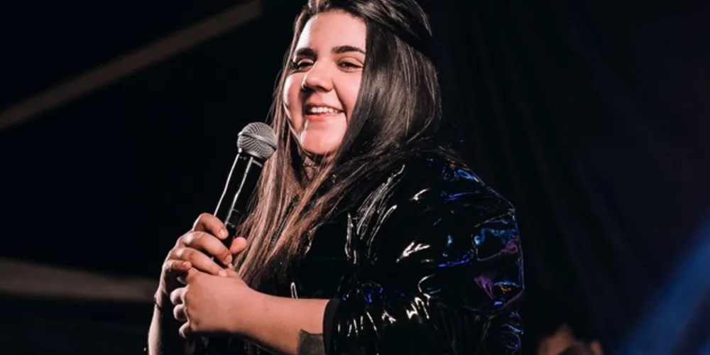 Entre os hits de sucesso da cantora estão “Saudade Nível Hard” e “Para pensa e volta”