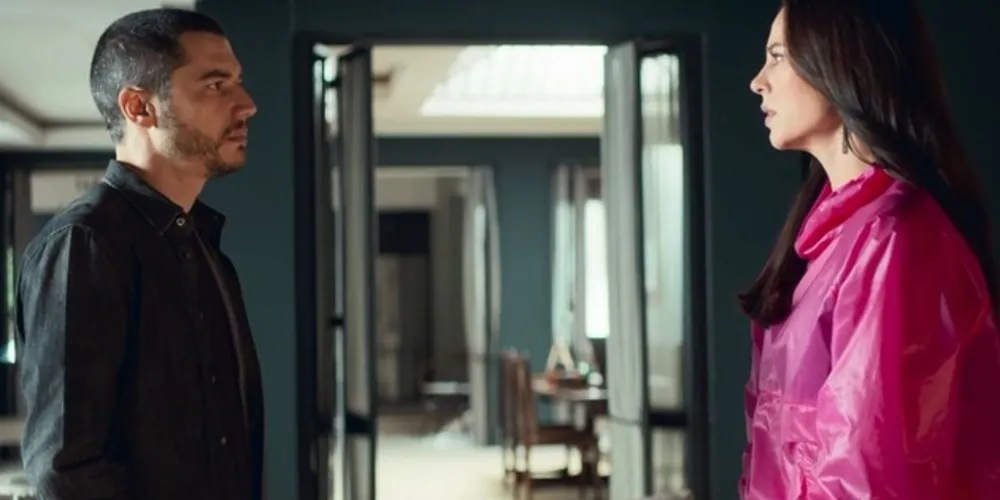 : Em 'A Dona do Pedaço', Camilo (Lee Taylor) obriga Vivi (Paolla Oliveira) a se casar com ele 