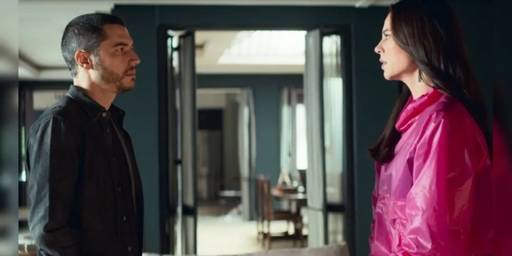 : Em 'A Dona do Pedaço', Camilo (Lee Taylor) obriga Vivi (Paolla Oliveira) a se casar com ele 