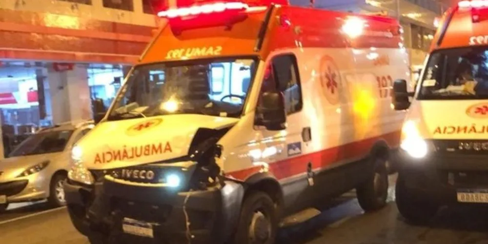 Imagem ilustrativa da imagem Acidente com ambulância em PG deixa duas pessoas feridas