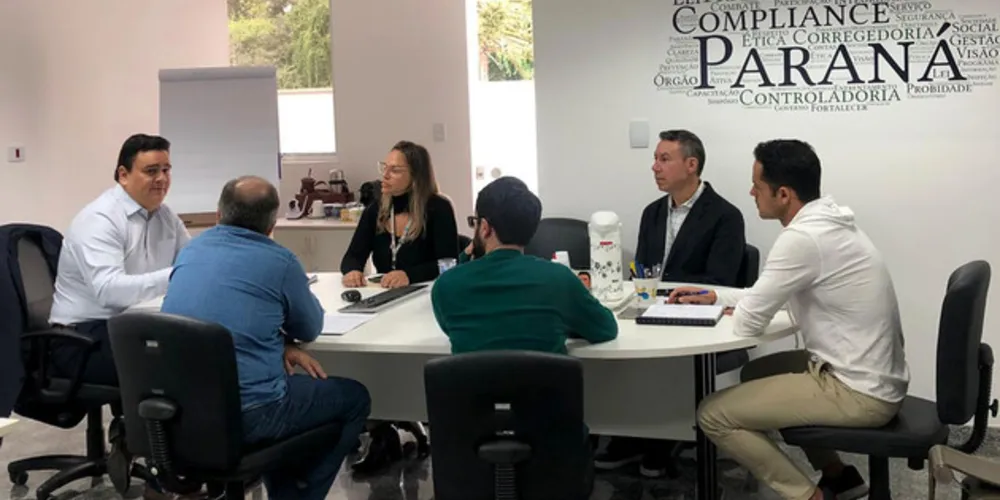 Encontro reuniu profissionais de Tecnologia da Informação da Secretaria do Desenvolvimento Urbano e de Obras Públicas, do Serviço Social Autônomo (Paranacidade) e o controlador-geral do Estado, Raul Siqueira