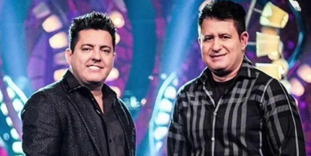 Desde o ano 2001, quando estouraram nacionalmente com o hit "Dormi na Praça", a dupla não parou de crescer. O último hit foi “Surto de Amor” lançada juntamente com Jorge e Mateus