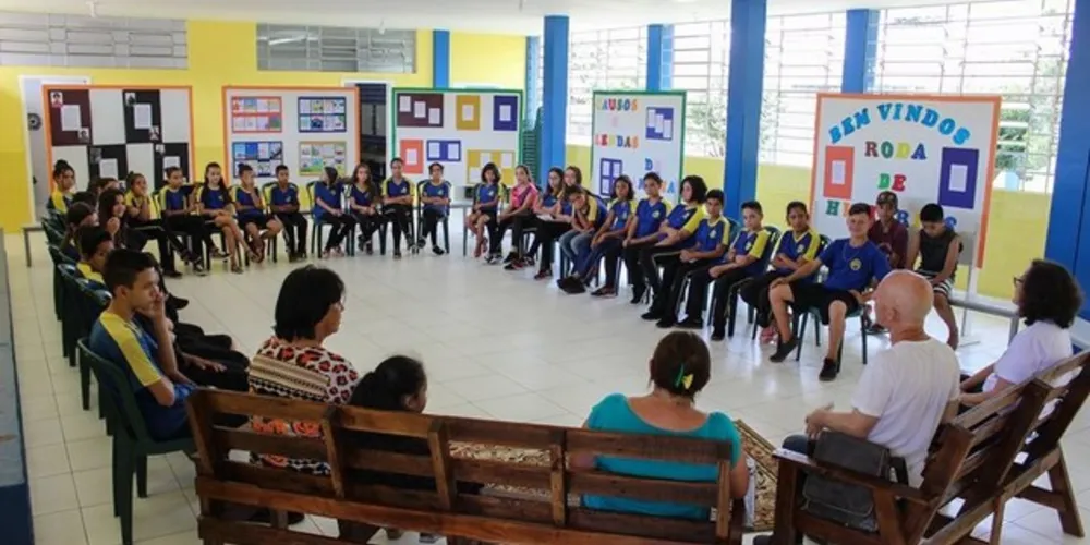 Conversa intergeracional contou com a participação espontânea da comunidade, nas contações das escolas