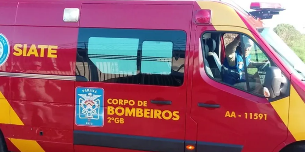 Vítima foi socorrida por equipes do Corpo de Bombeiros e do SAMU