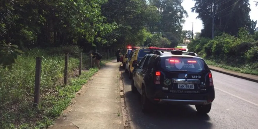 Policiais civis e militares isolaram o local para a realização da atividade de perícia, por parte do Instituto de Criminalística