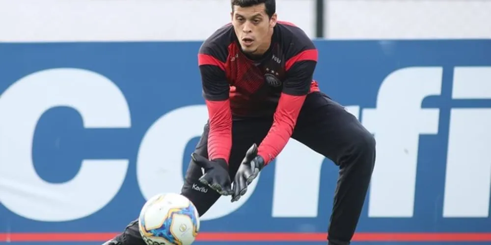 Em grande fase, goleiro Rodrigo Viana é um dos destaques do Fantasma contra o Botafogo-SP