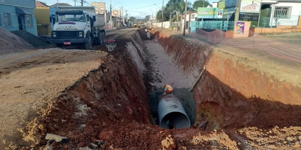 As obras de revitalização da avenida Carlos Cavalcanti serão concluídas em janeiro de 2020