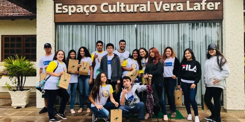 Programa é promovido pela Klabin e tem como objetivo auxiliar na melhoria da escrita e da comunicação oral dos alunos