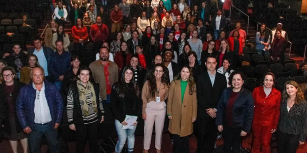 Representantes de Regionais de Saúde e de prefeituras do Paraná participaram da Capacitação de Prevenção, Diagnóstico e Tratamento do Câncer de Mama, realizada segunda-feira (23), no Museu Oscar Niemeyer