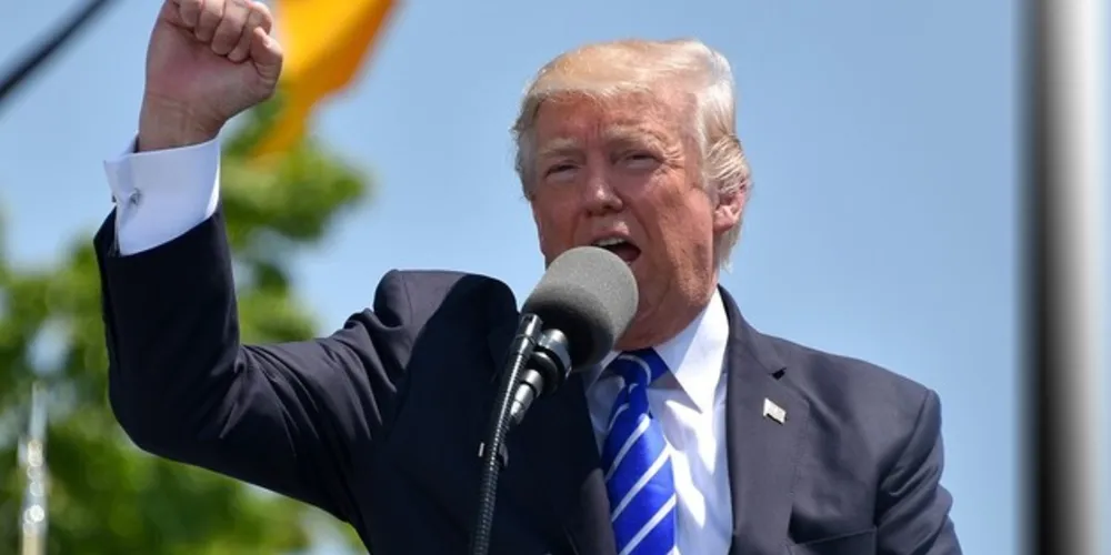Trump reagiu por meio de sua conta oficial na rede social Twitter. Ele chamou a decisão do partido democrata de “caça às bruxas”
