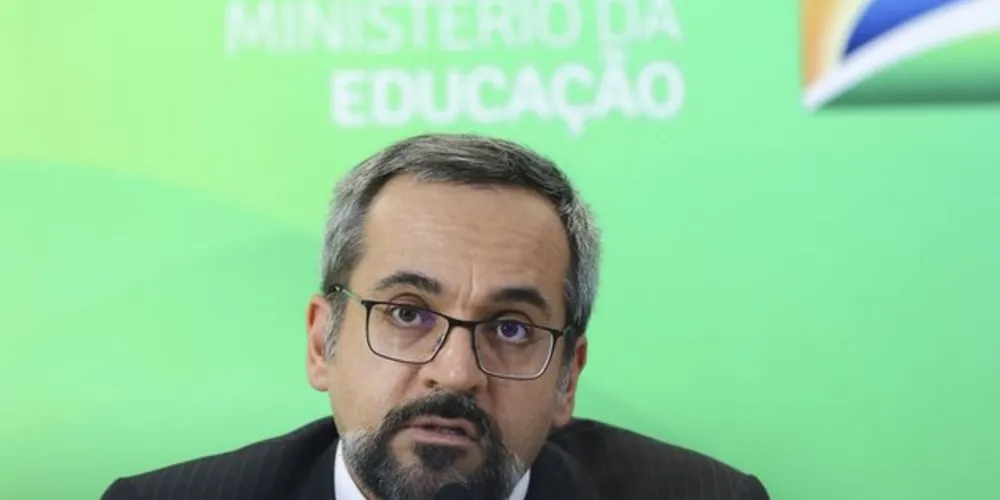 “Não vai cair ideologia, a gente quer saber de conhecimento científico, técnico, de capacidade de leitura, de fazer contas, de conhecimentos objetivos”, afirmou o ministro 