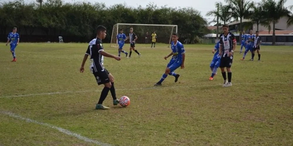  O time do técnico Cristiano Cruz enfrenta Apucarana nesta quinta-feira, às 9 horas, na Associação dos Funcionários Municipais de Londrina