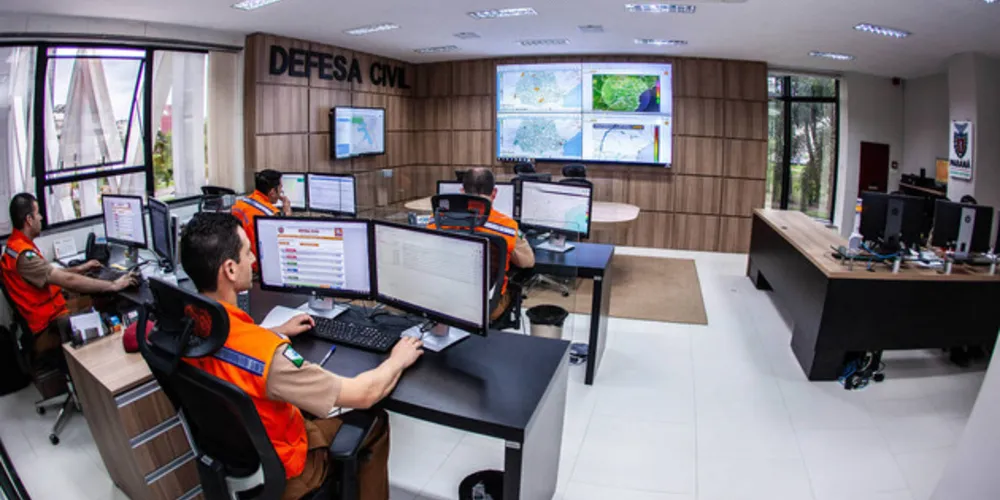 Com um clique, a informação sobre a ocorrência já chega até o Centro Estadual de Gerenciamento de Riscos e Desastres, que inicia no ato o acompanhamento ao município