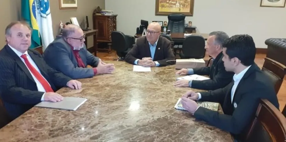 PhD, José Sebastião Fagundes Cunha, foi recebido pelo presidente da Assembleia Legislativa do Paraná (ALEP), Deputado Estadual, Ademar Traiano e 1º secretário, Deputado Estadual, Luiz Cláudio Romanelli
