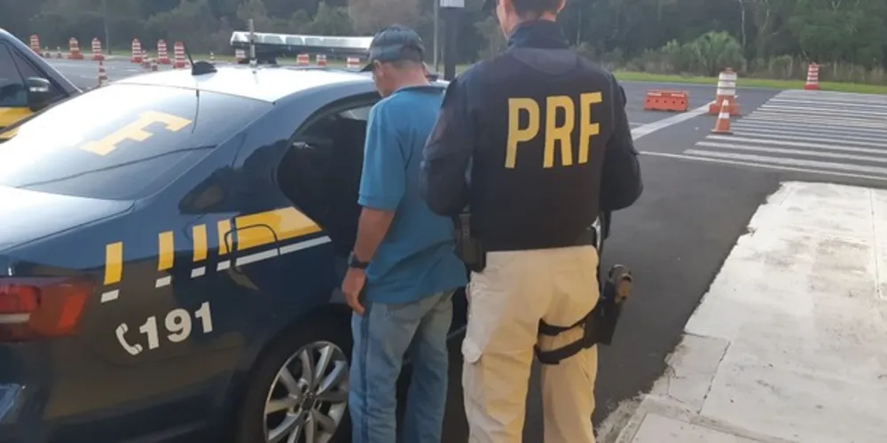 Imagem ilustrativa da imagem PRF prende homem após acidentes em Guarapuava