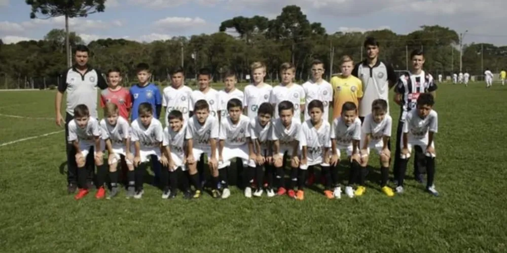 As categorias sub-11 e sub-13 da Escola Oficial do Operário Ferroviário venceram a base do Londrina nesta quinta-feira (26), pela 1ª rodada da 2ª fase da Taça Curitiba de Futebol 2019. 
