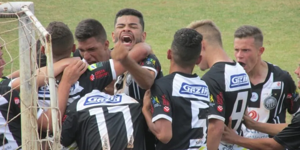 Time ponta-grosense derrotou os atuais campeões de Foz do Iguaçu, por 1x0, nessa sexta-feira