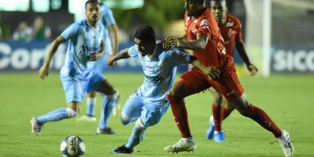 O Tubarão chegou à terceira derrota consecutiva e cada vez mais se aproxima do Z4