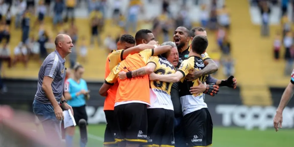 Vitória aconteceu na estreia do técnico Roberto Cavalo