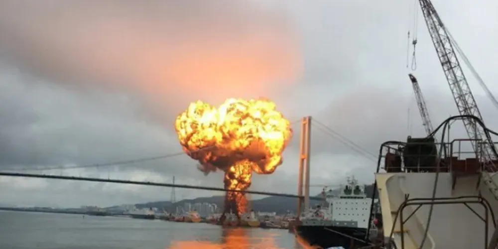 Imagem ilustrativa da imagem Navio que transportava petróleo explode na Coreia do Sul