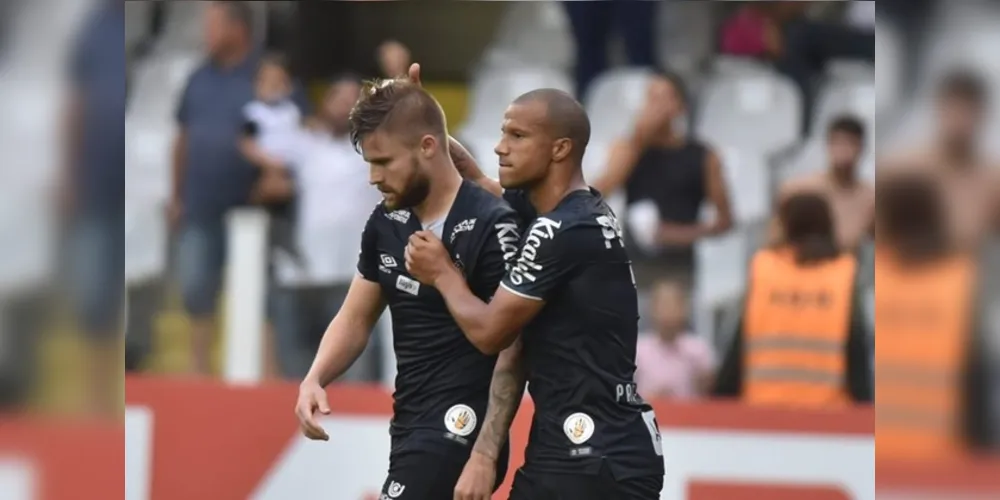 Imagem ilustrativa da imagem Santos vence em casa e permanece entre os três primeiros do Brasileirão