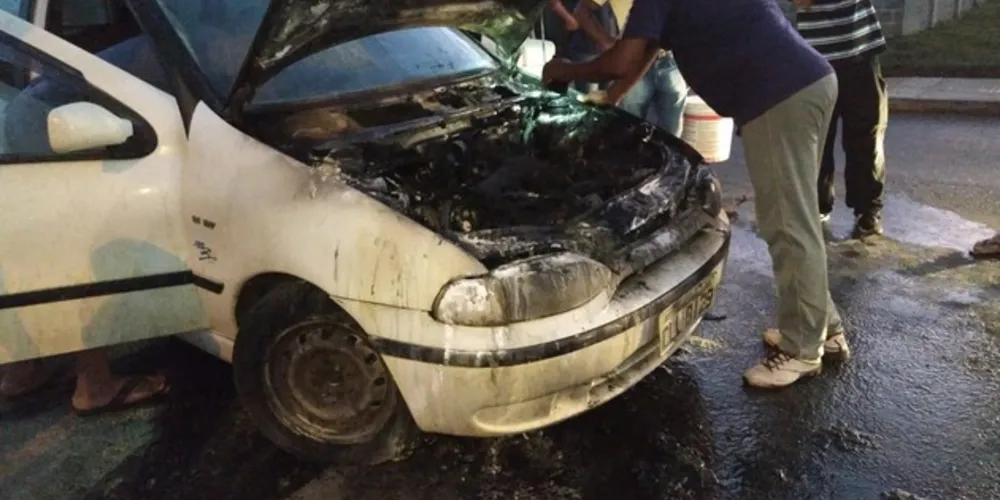 Imagem ilustrativa da imagem Populares controlam incêndio contra carro em Oficinas