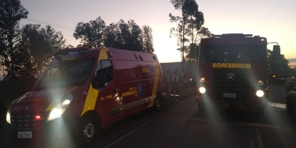 Imagem ilustrativa da imagem Carro e caminhão batem na PR-513 e deixa mulher ferida