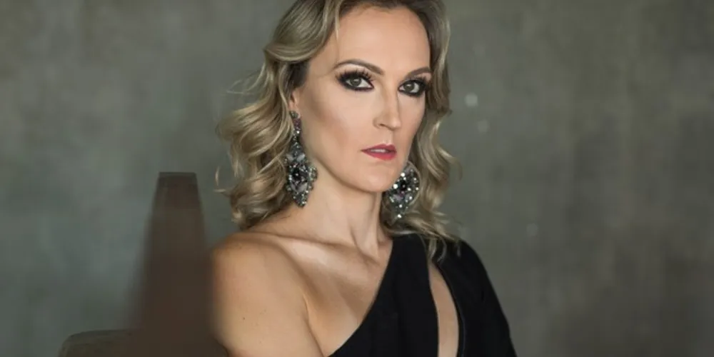  A fisioterapeuta Valeska Niemeyer Bobato foi muito cumprimentada pela passagem de seu aniversário no último sábado (28). A data está sendo comemorada em uma semana de lazer e descanso ao lado do seu marido Franck Bobato e sua filha Maria Clara em Fernando de Noronha. Da coluna RC os votos de realizações e felicidades. 