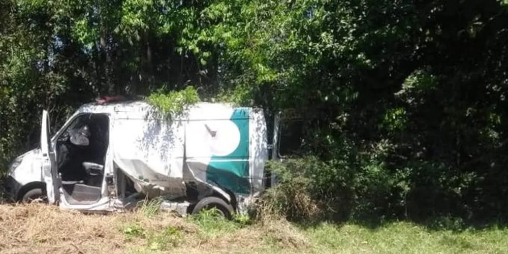 Colisão aconteceu por volta das 11 horas, na localidade de Lago, entre Ponta Grossa e Palmeira