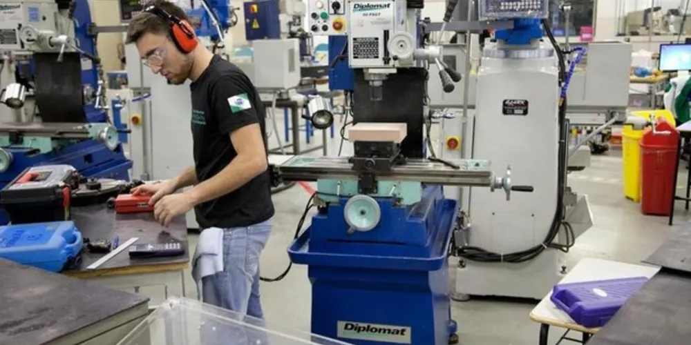 Qualificação é necessária para área industrial