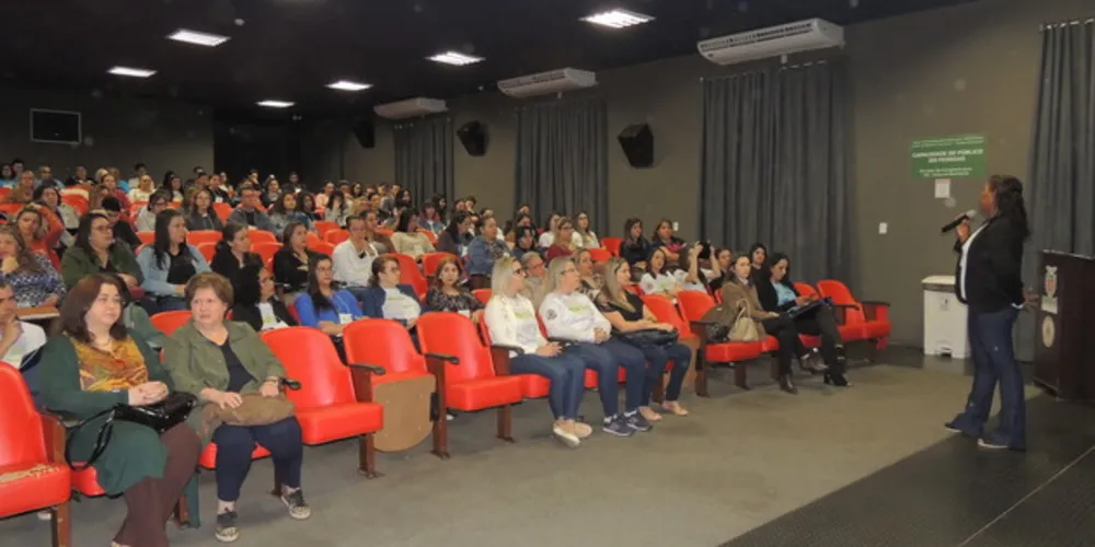 Diversas autoridades participaram do encontro que promoveu a discussão de políticas de enfrentamento