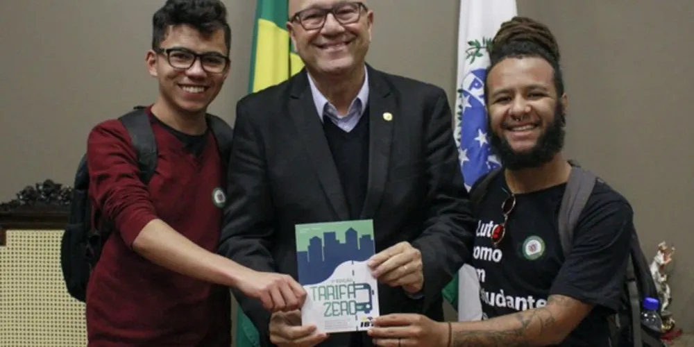 Estudantes estiveram com o deputado Romanelli (PSB)