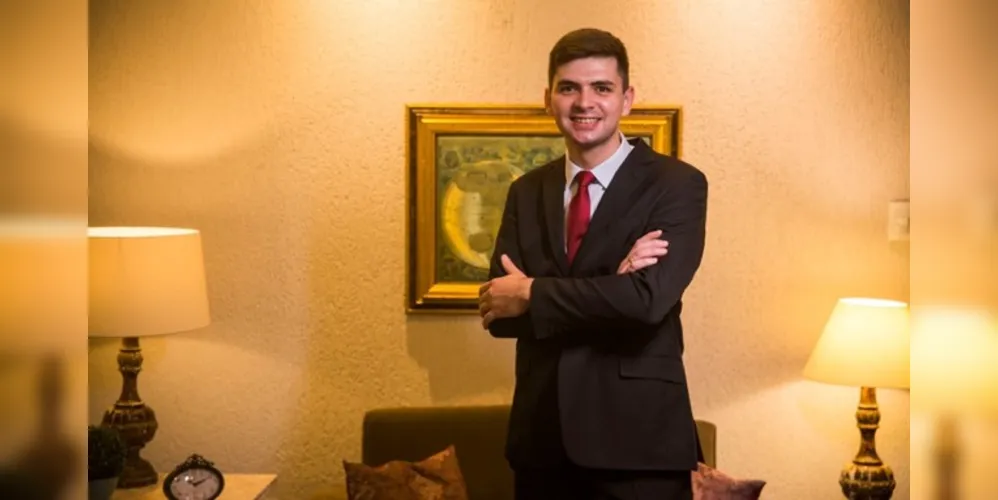  Com mais de 5 anos de experiência, Engenheiro de Produção de Formação e MBA em Neuroestratégia, Pablo Sarkis é o novo Coordenador Comercial do Planalto Select Hotel. Sarkis que vem da área de Gestão e trabalhou nos últimos cinco anos coordenando os bastidores da operação do Hotel, agora assume um novo papel na linha de frente e conta com um grande desafio pela frente que é o de ampliar o já estreito laço do hotel com a cidade e potencializar novas parceiras.