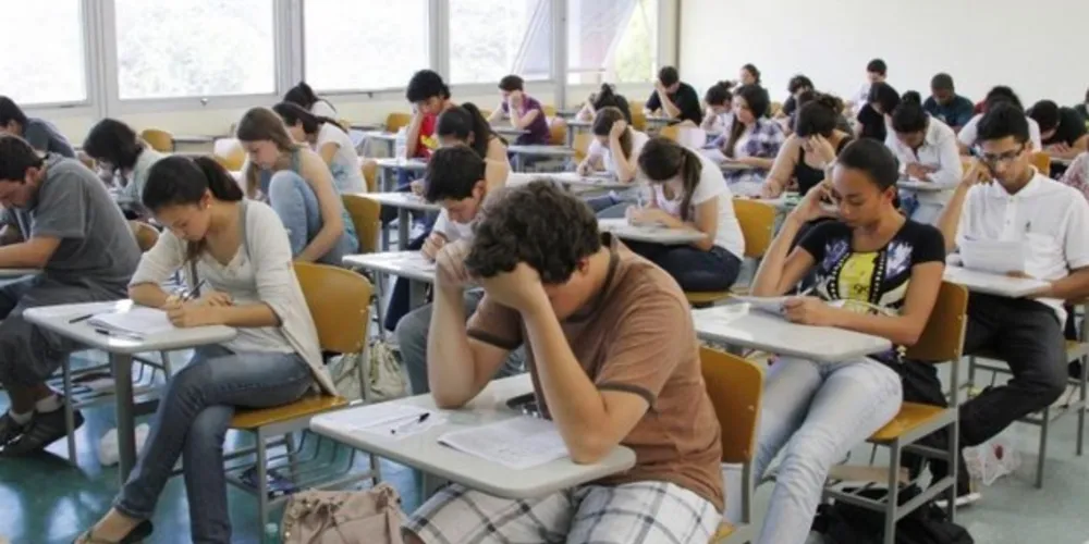 Aqueles alunos que forem selecionados deverão ir à instituição de ensino nos dois dias úteis após a inscrição para comprovar as informações prestadas