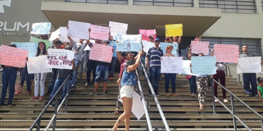 Imagem ilustrativa da imagem Familiares de detentos protestam em frente ao Fórum de PG