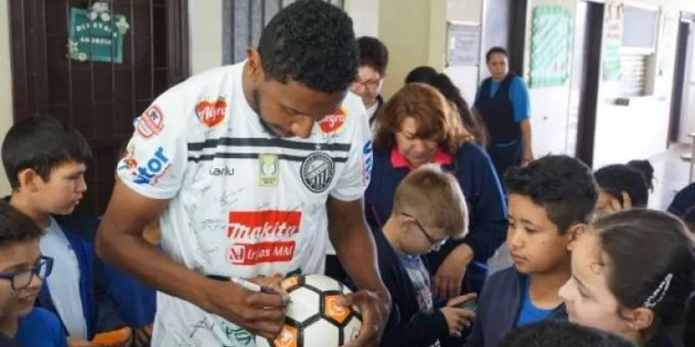 A Família Alvinegra, divisão de projetos sociais do Operário Ferroviário, em parceria com a Vara de Infância e Juventude
