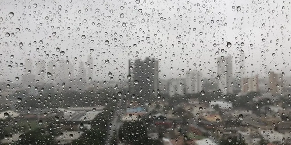 O aviso lista pelo menos 70 municípios que podem registrar ventos entre 60 e 100 quilômetros por hora