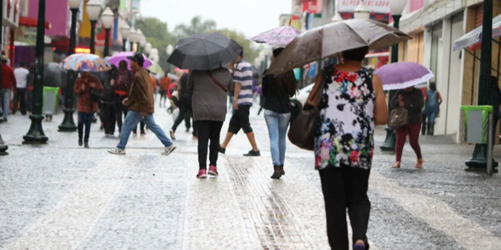 Chuva deve atingir a cidade a partir das 13h